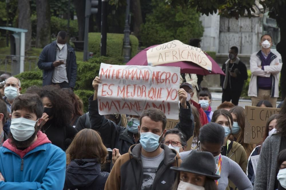 Concentración antirracista en Oviedo