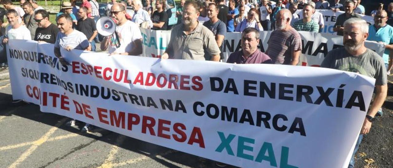 Protesta de los trabajadores de Xeal en San Caetano. |   // XOÁN ÁLVAREZ