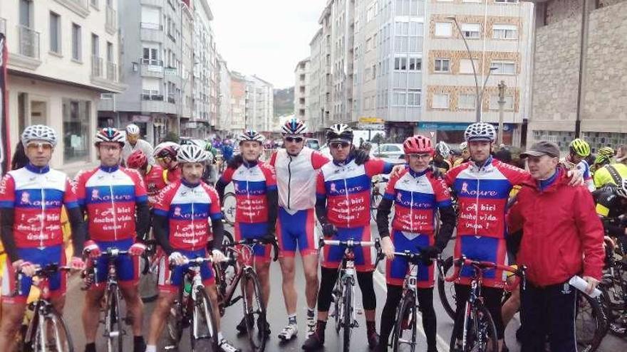 Los componentes del Club Ciclista Orensano. // FdV