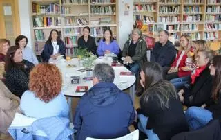 Arantza Portabales abriu os encontros literarios do instituto de Baio co Club de Lectura de Adultos