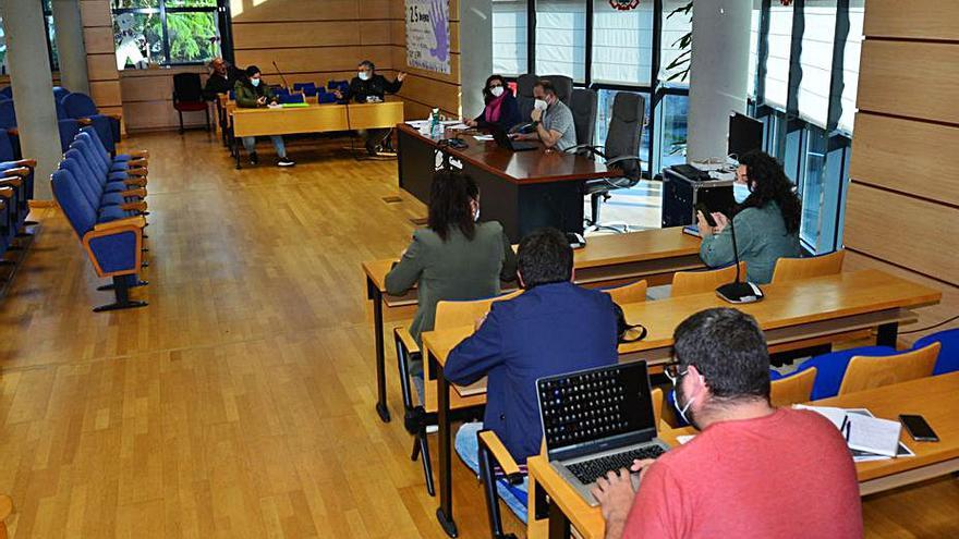 La comisión celebrada ayer de forma presencial.   | // G.N.