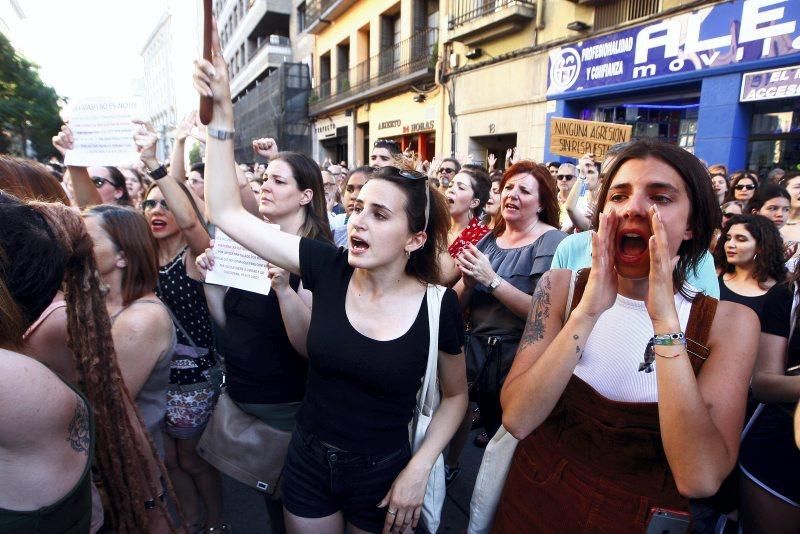 Manifestación contra la puesta en libertad de La Manada en Zaragoza