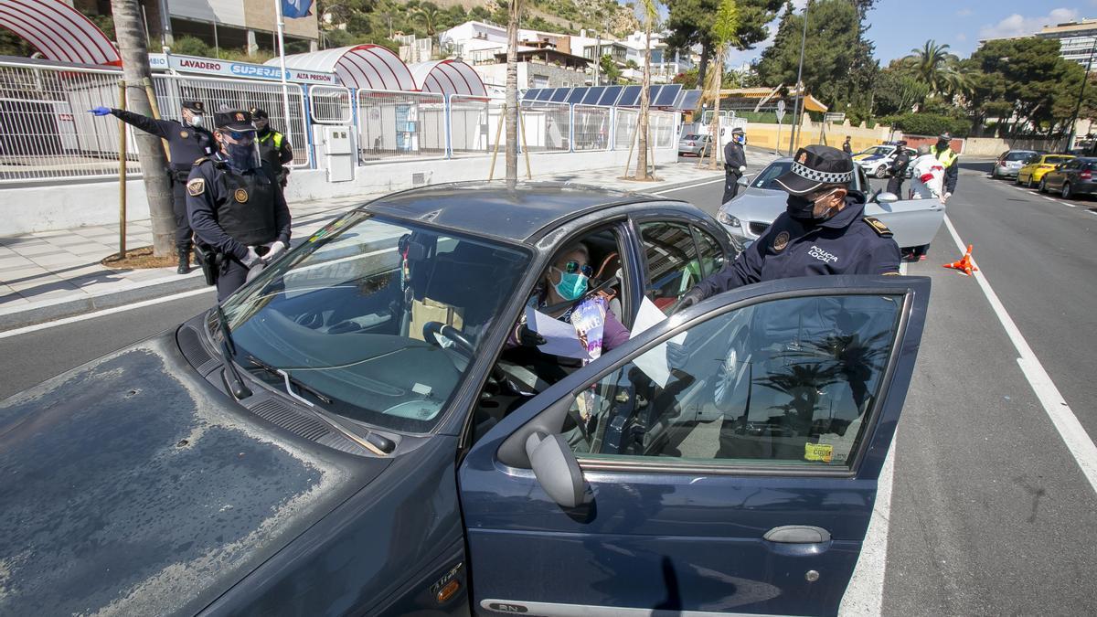 La Policía Nacional blindó la provincia de Alicante para evitar desplazamiento a segundas viviendas por la Semana Santa.