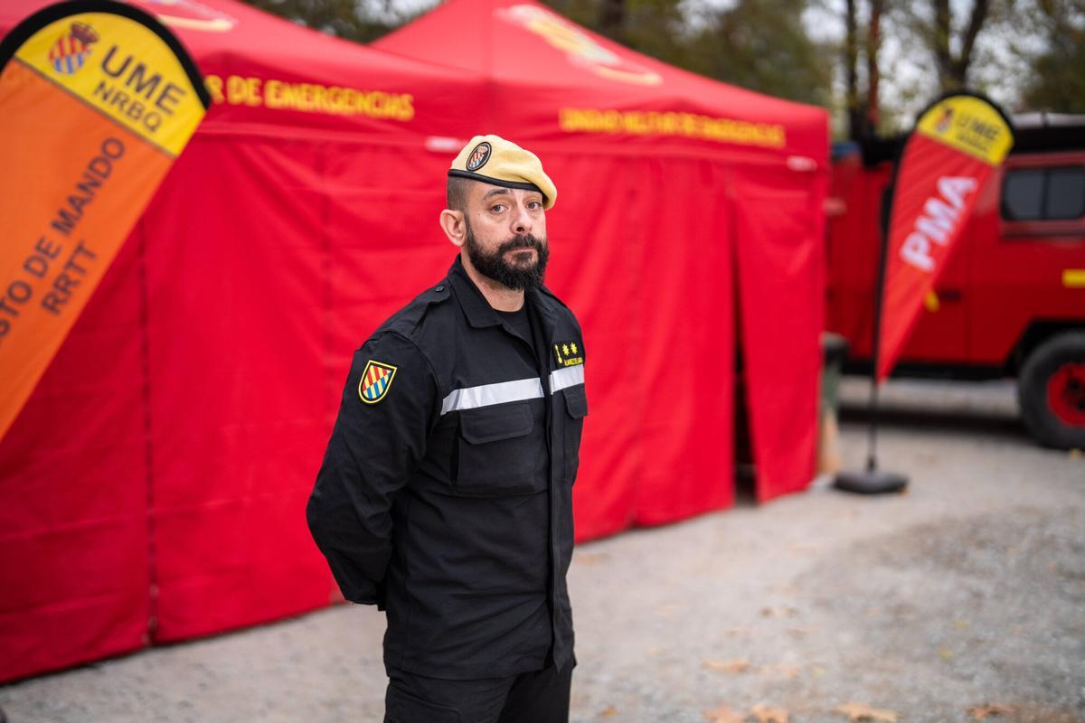 Santa Perpètua de Mogoda, 04/12/2025. SOCIEDAD. Entrevista al teniente coronel del Grupo Táctico de Riesgos Tecnológicos y Medioambientales, en sus instalaciones operativas de Santa Perpètua de Mogoda. Foto: Zowy Voeten / El Periódico