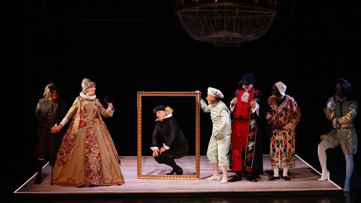 El elenco de Els Joglars durante la representación de ‘El retablo de las maravillas’.