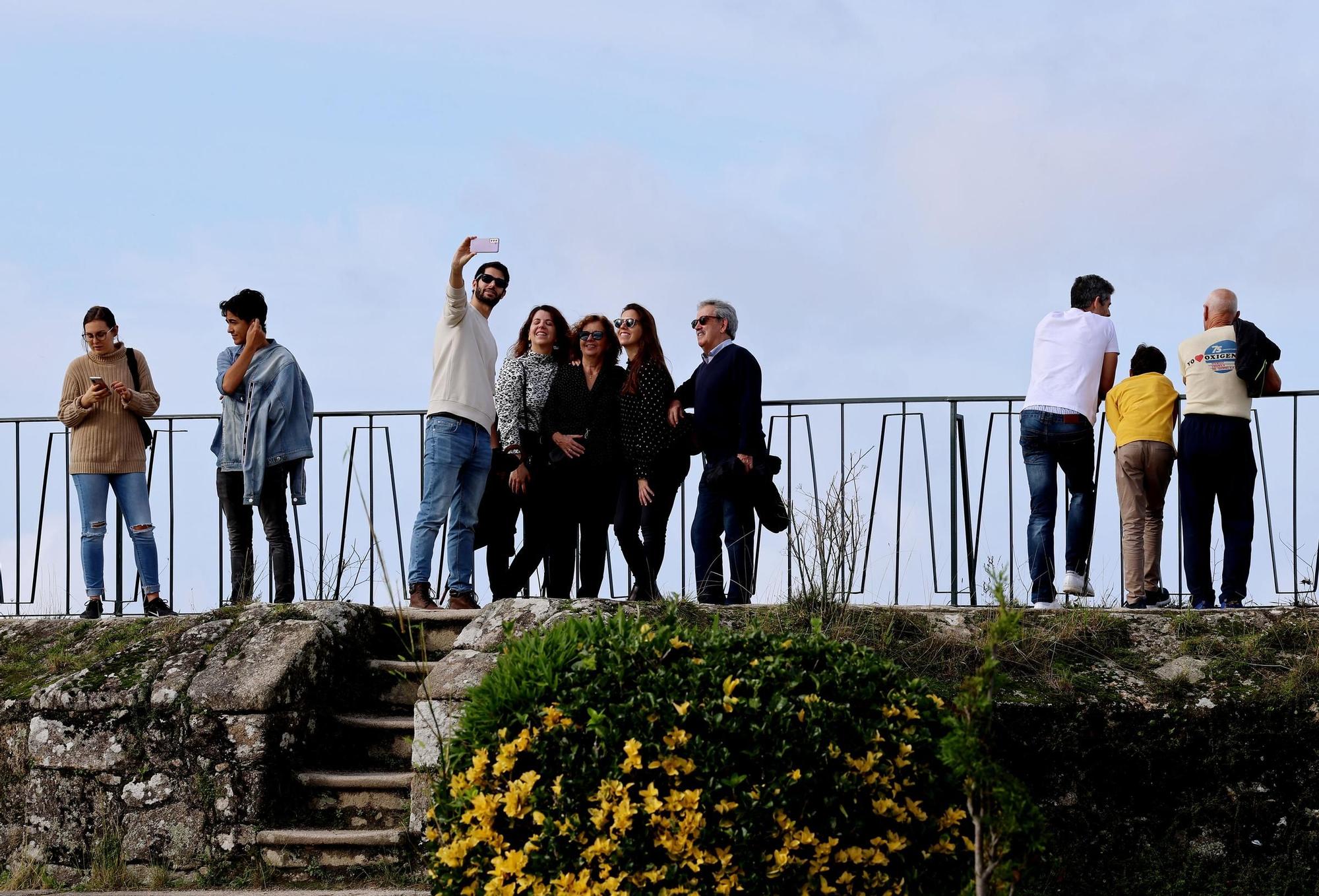 Los vigueses "hacen la fotosíntesis" antes de la llegada de la lluvia