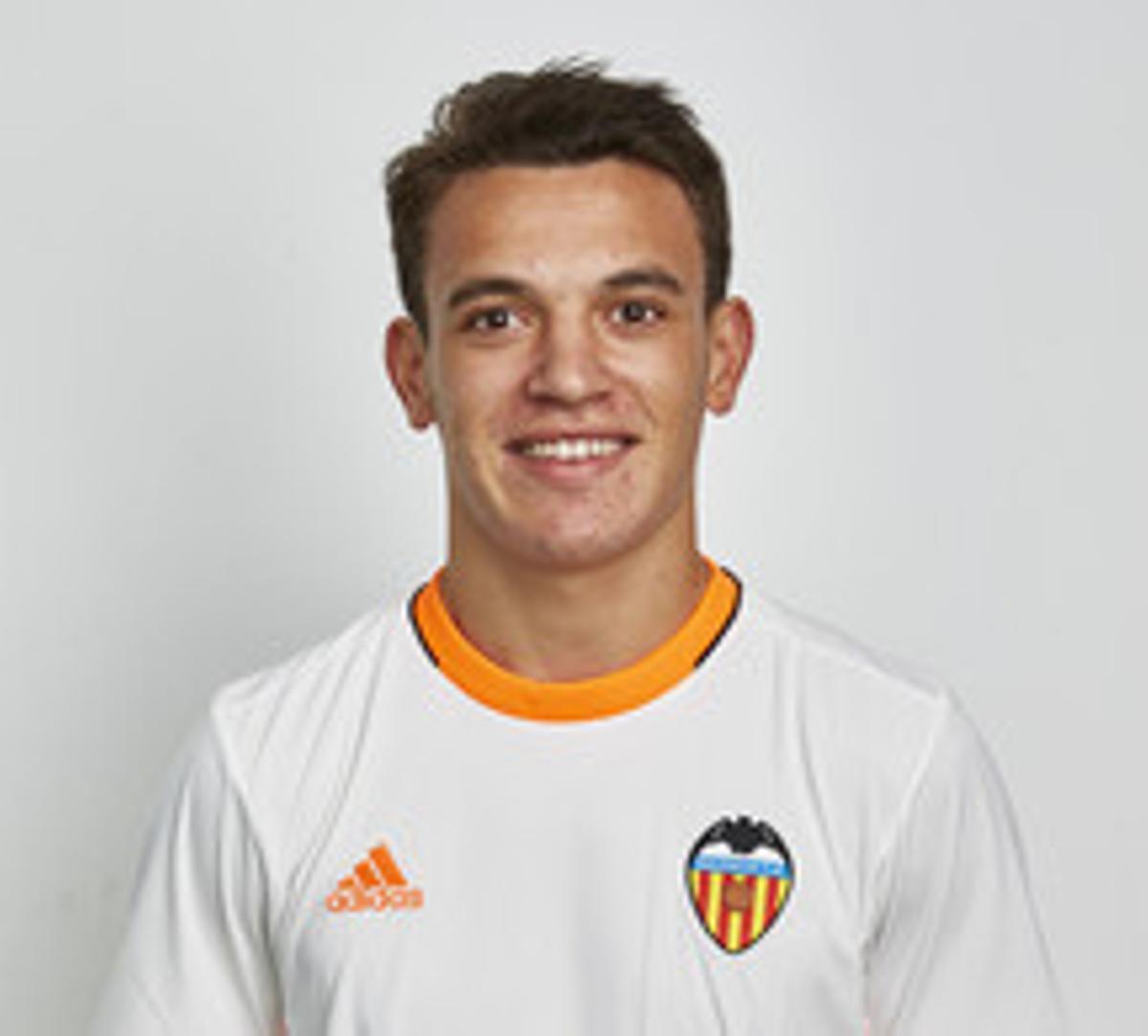 Con la camiseta del Valencia CF