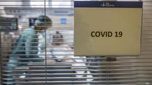 Un paciente con covid-19 en la uci del Hospital Vall d’Hebron, en Barcelona, el pasado abril.