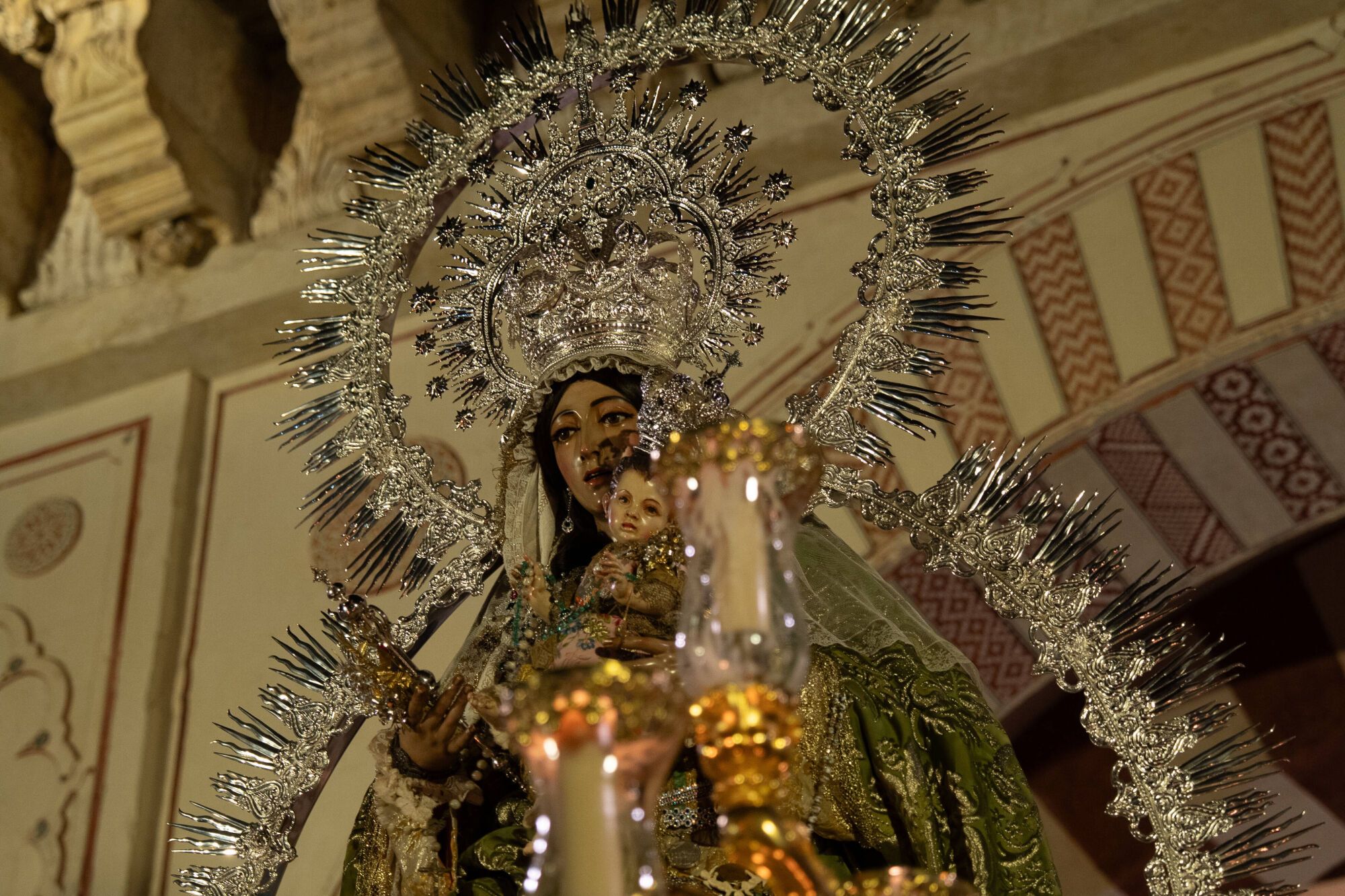 La procesión Reina de los Ángeles de Gloria de Córdoba, en imágenes
