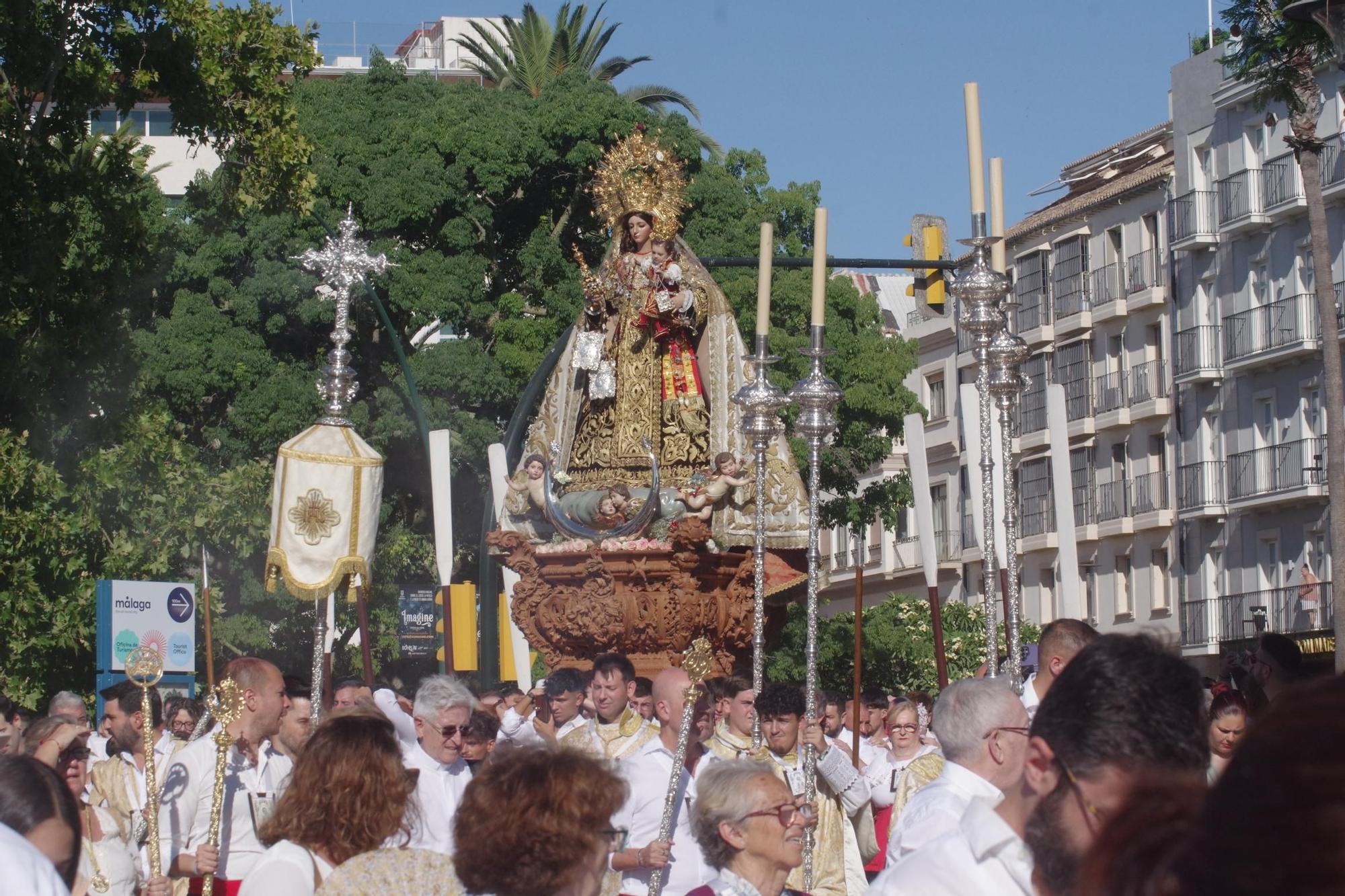La procesión de la Virgen del Carmen Coronada de El Perchel, en imágenes