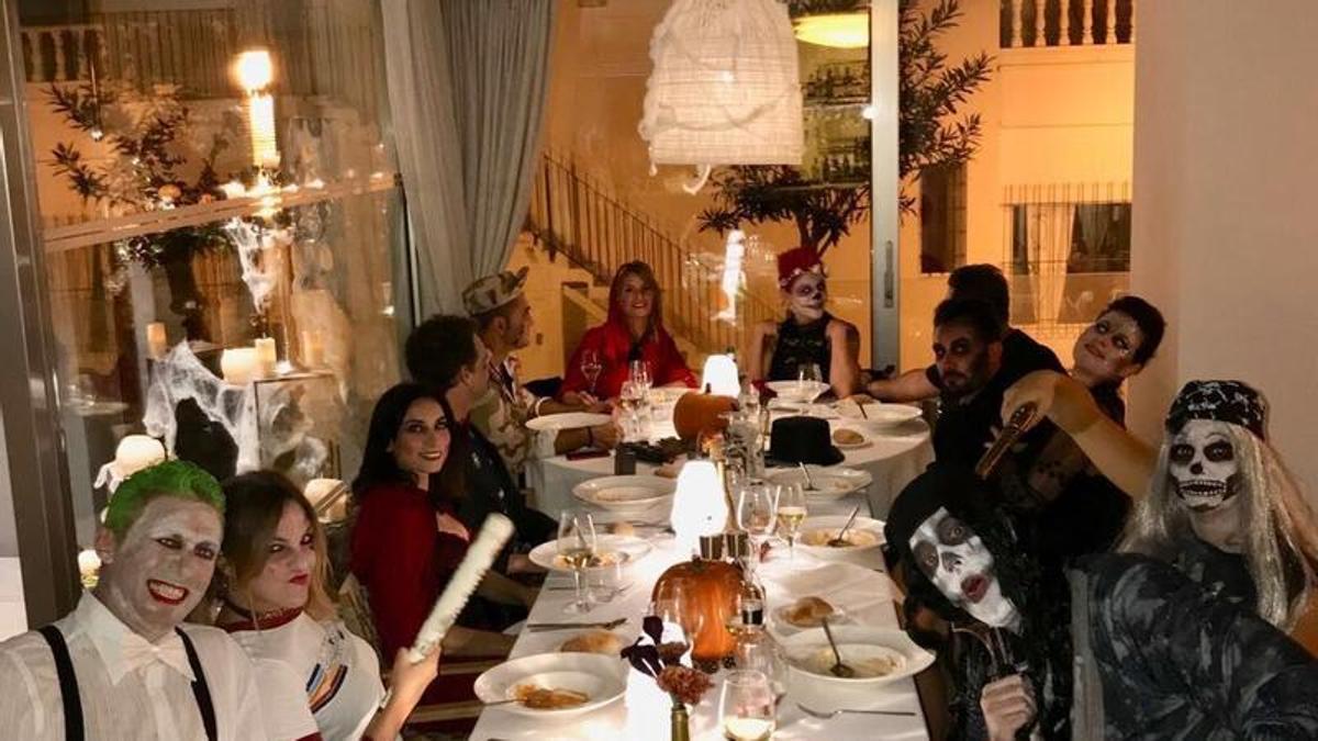 Imagen de archivo de una cena de Halloween en Estel.