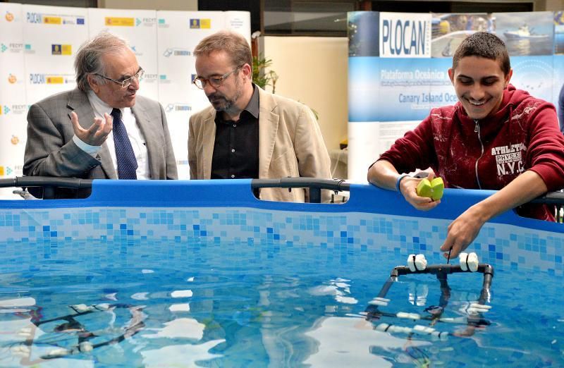 31/05/2018 TALIARTE, TELDE. El consejero de Desarrollo Económico del Cabildo de Gran Canaria, Raúl García Brink, y el director de la Plataforma Oceánica de Canarias (Plocan), Octavio Llinás, ofrecen el balance del Taller de Robótica Marina Educativa en Gran Canaria. SANTI BLANCO  | 31/05/2018 | Fotógrafo: Santi Blanco