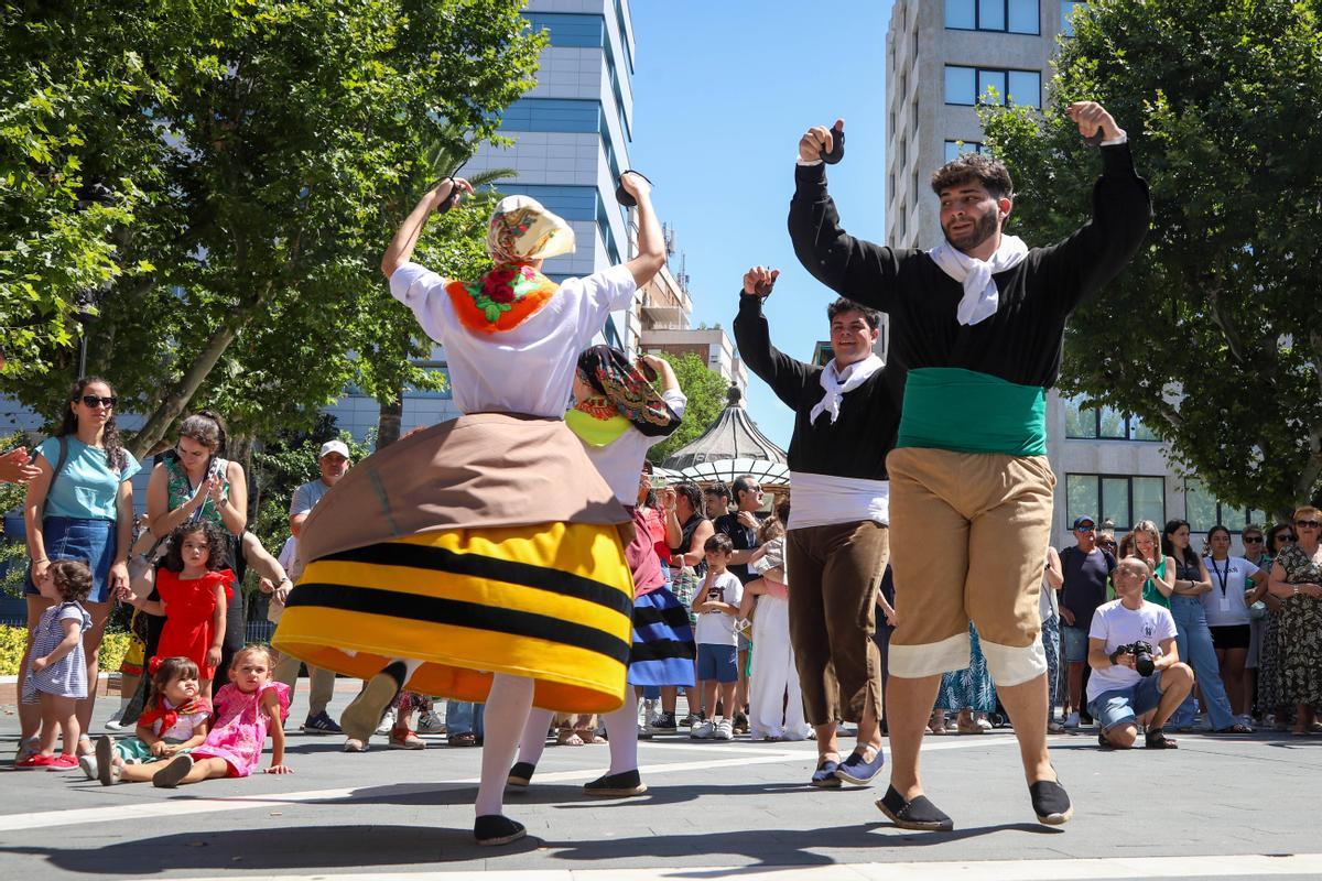 19/07/2025 FESTIVAL FOLKLORICO INTERNACIONAL PASEO SAN FRANCISCO BADAJOZ- JOTAGRANADO
