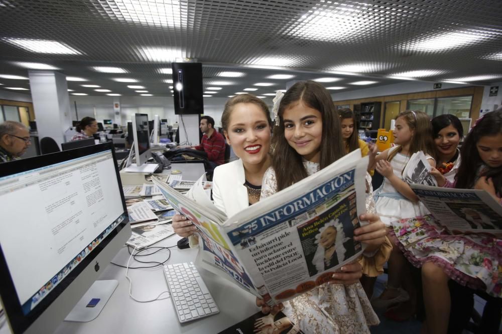 La Bellea del Foc y la Infantil, acompañadas de sus damas, visitaron la redacción del periódico y respondieron a las preguntas de los lectores en un encuentro digital