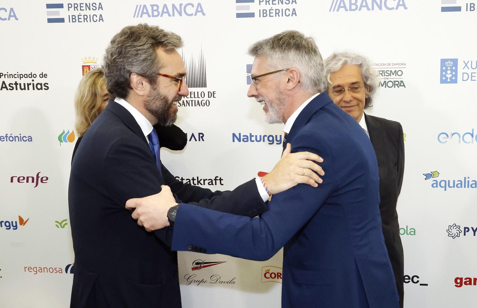 El poder político y empresarial se cita en Santiago
