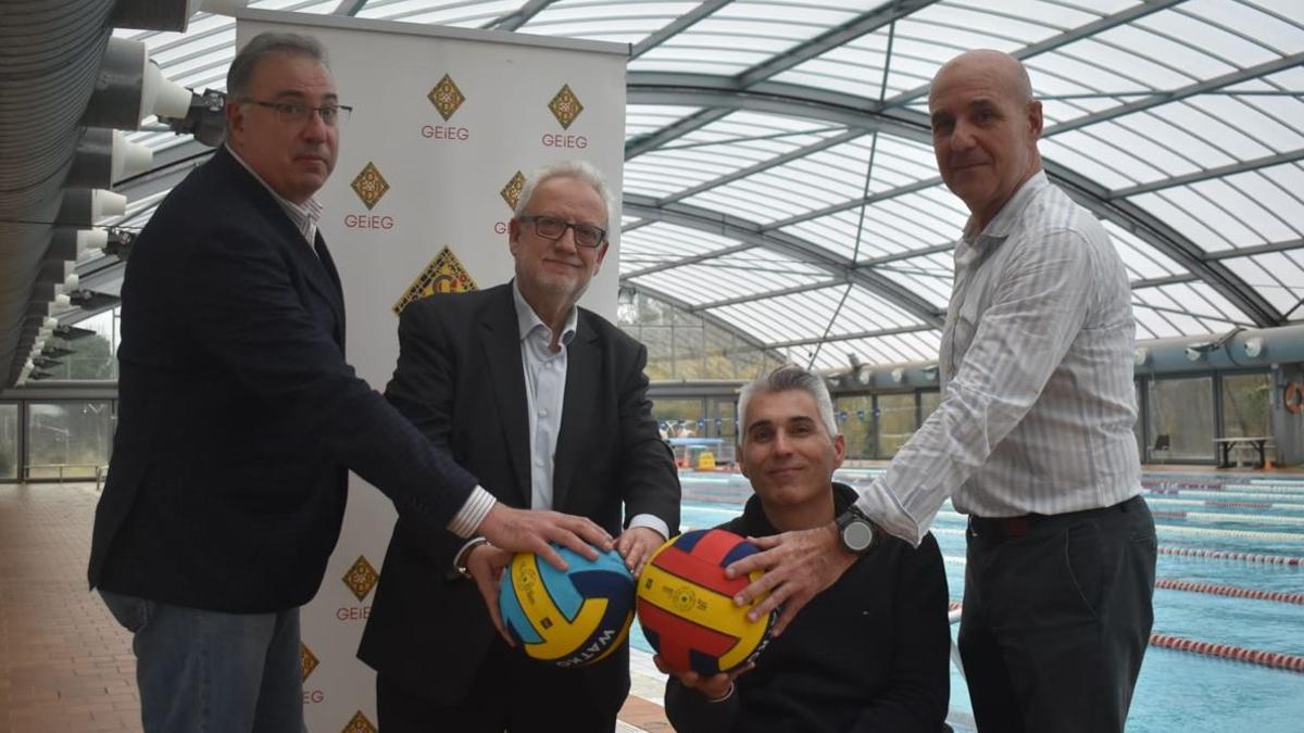 Fotografia de família dels impulsors del projecte «Waterpolo Ability».