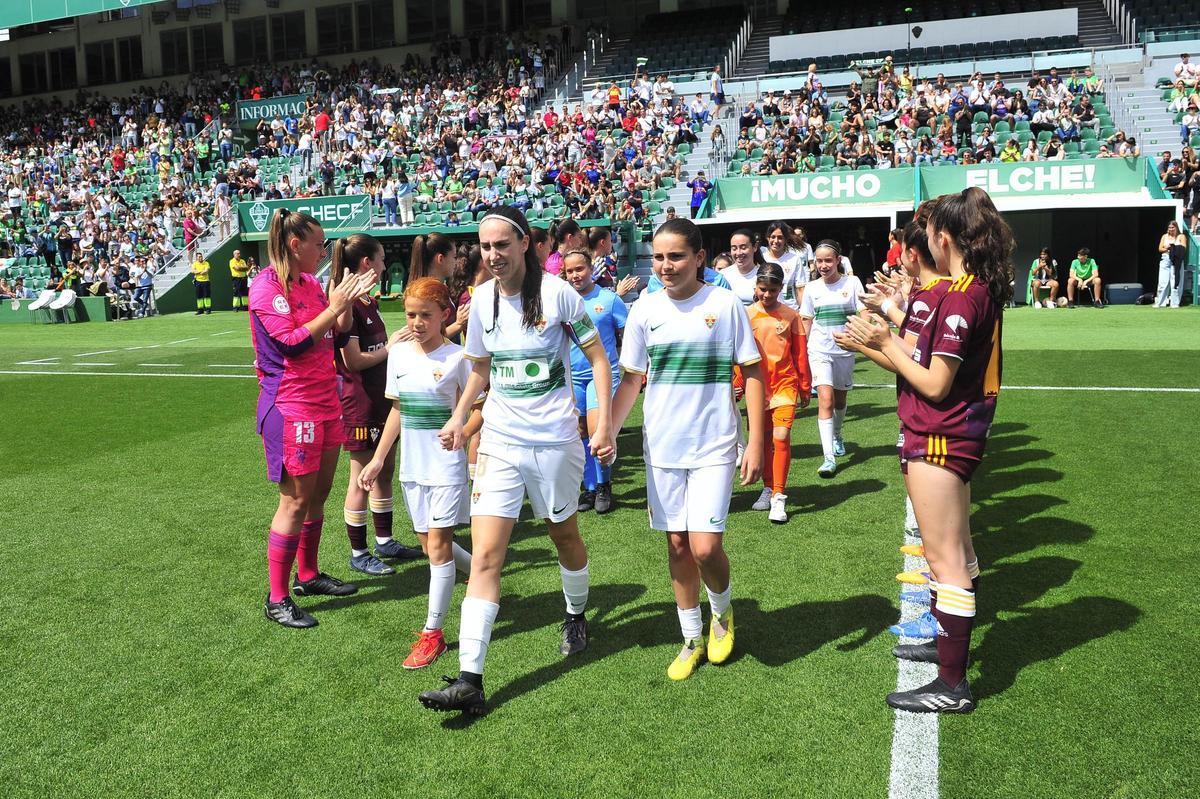 El Elche Femenino celebra su ascenso a Segunda RFEF jugando en el ...