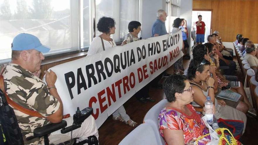Vecinos de O Hío reclaman el centro de salud en cada sesión plenaria. // Santos Álvarez