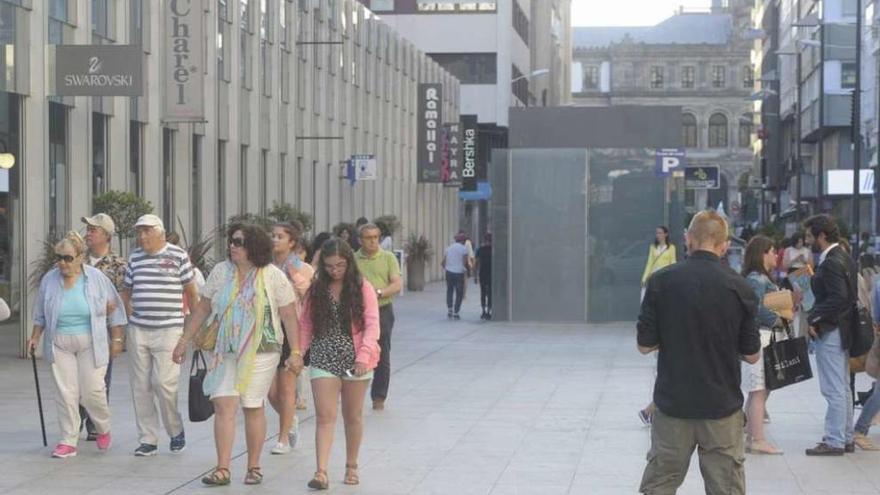 Zona comercial de la plaza de Lugo, en A Coruña.