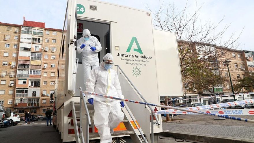 Andalucía suma 355 casos, el dato más bajo desde agosto, y 24 fallecidos en las últimas 24 horas