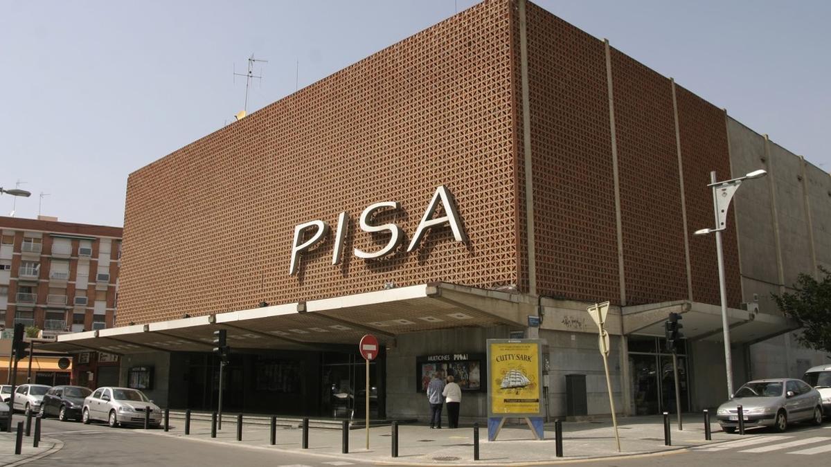 Imagen de archivo de los históricos cinemas PISA del centro de Cornellà, que fue derribado este pasado agosto.