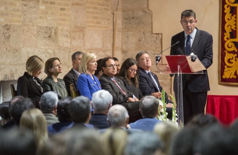 Acto institucional del 25 de abril en Les Corts