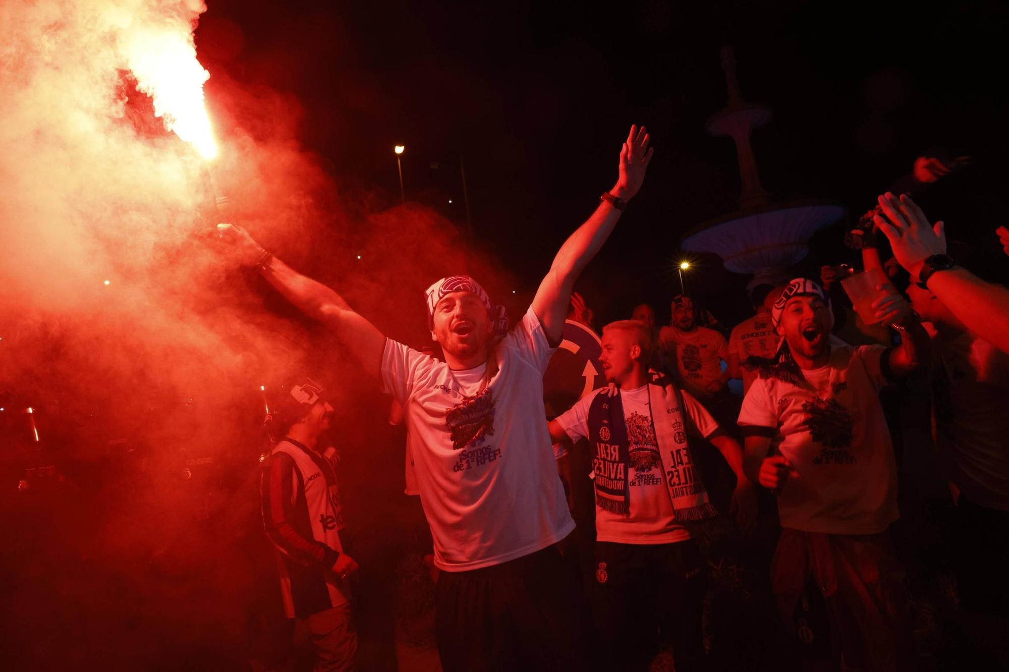 EN IMÁGENES: Locura en las calles de Avilés por el ascenso