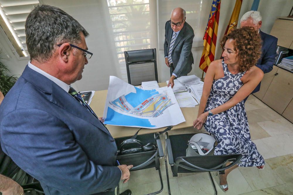 Visita del presidente de las Cortes Valencianas, Enric Morera, al Ayuntamiento de Torrevieja