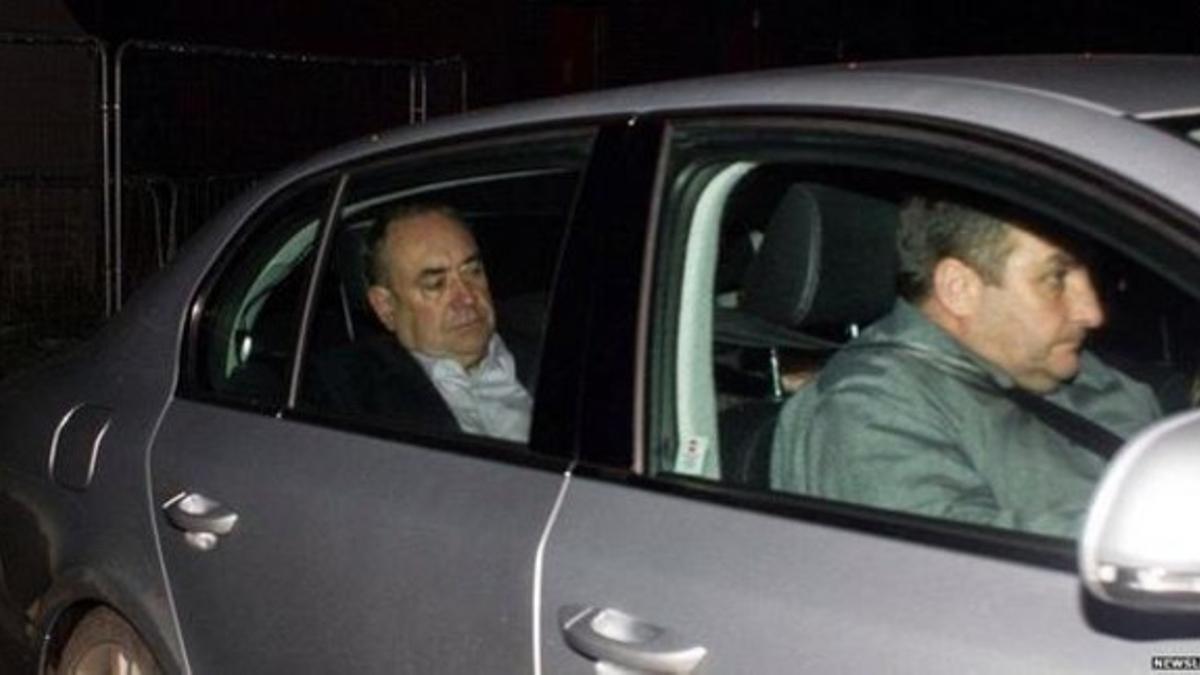 El primer ministro escocés, Alex Salmond, esta madrugada.