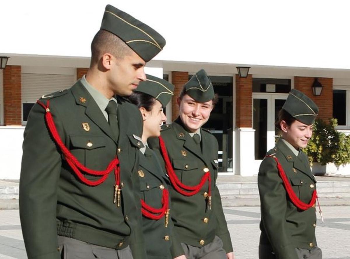 La professió militar és una professió de futur també per a joves.