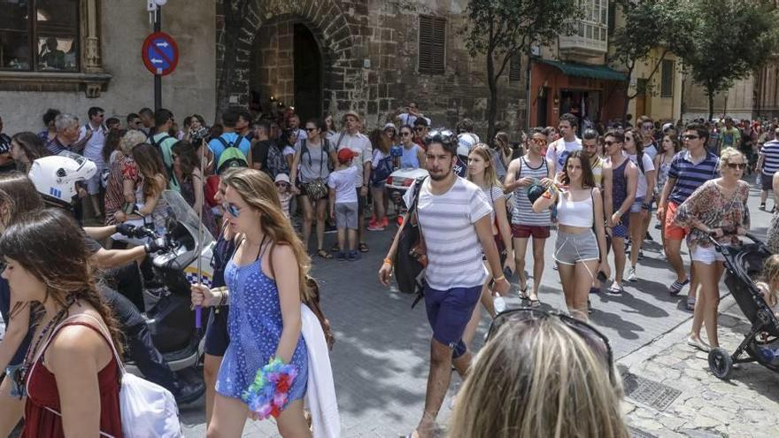 Turistas en el centro de Palma.