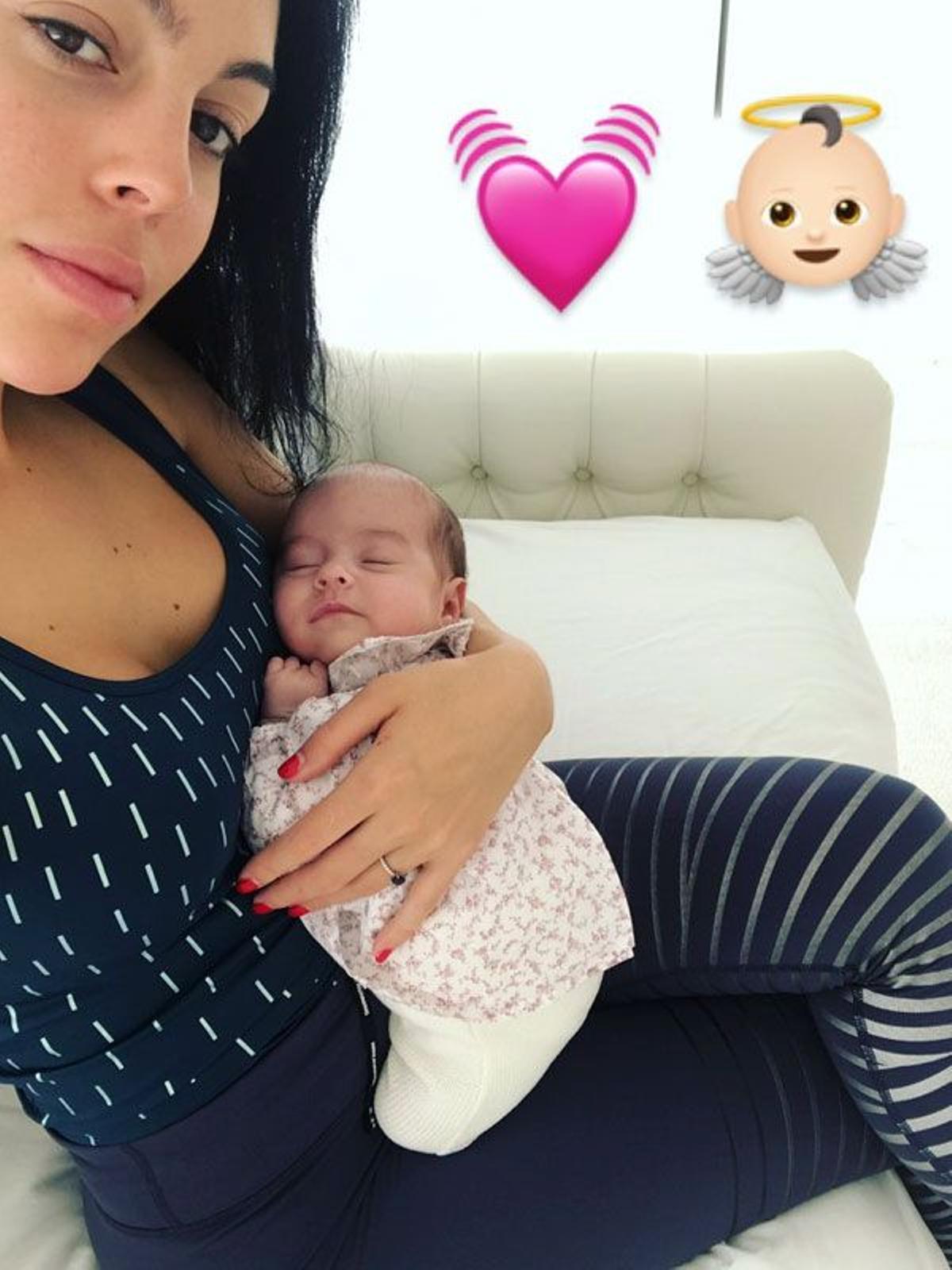 Georgina Rodriguez con su bebé, Alana Martina en Instagram Stories