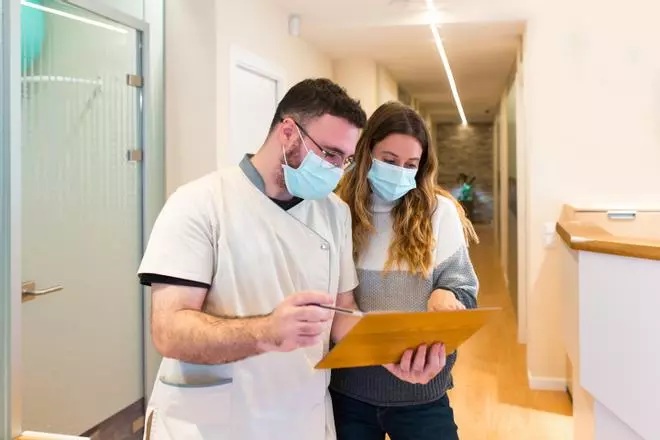 Tiempos de espera en España para conseguir cita presencial con el médico de familia