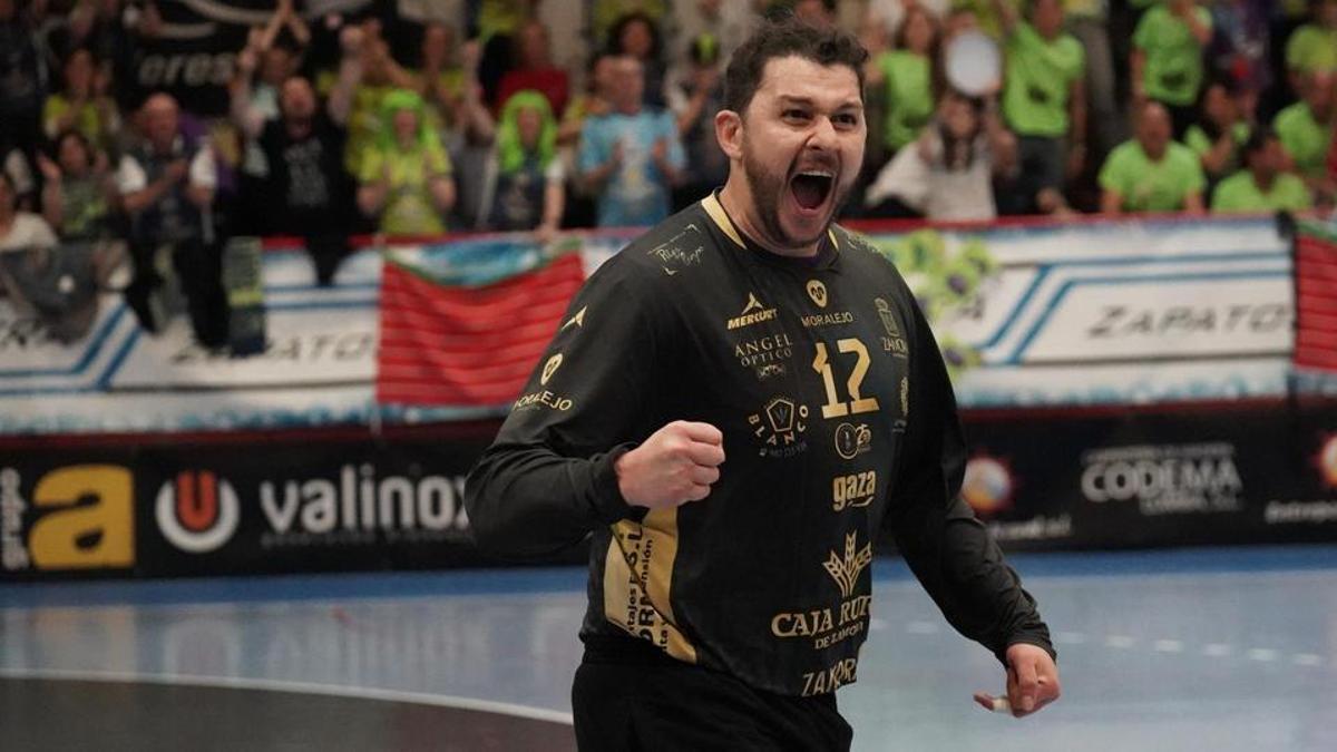 Lucas Santana, portero del BM Zamora