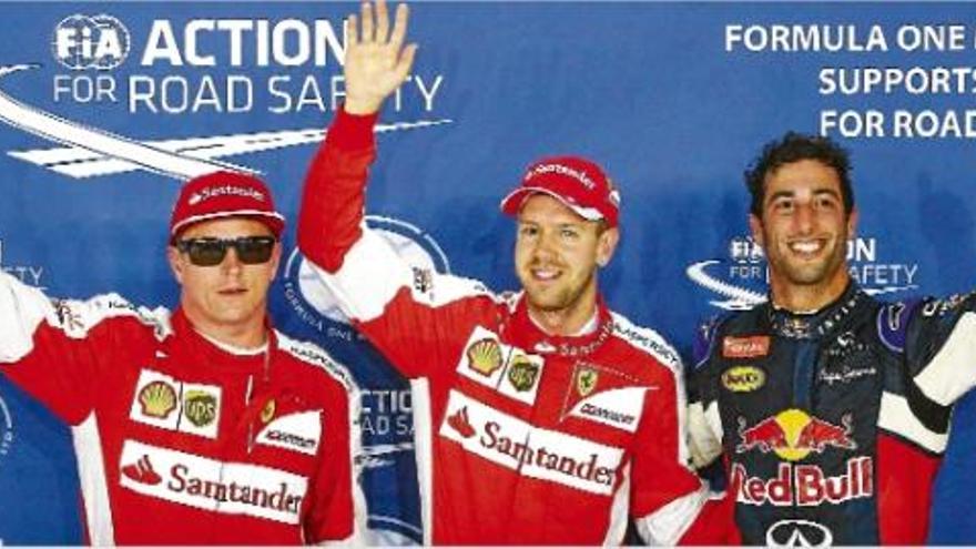 Vettel presenta candidatura amb un convincent triomf a Singapur