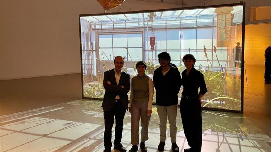 Por la izquierda, Pablo León, Cristina Ramos, Diego Flórez y Bethan Hughes, ayer en Laboral Centro de Arte.