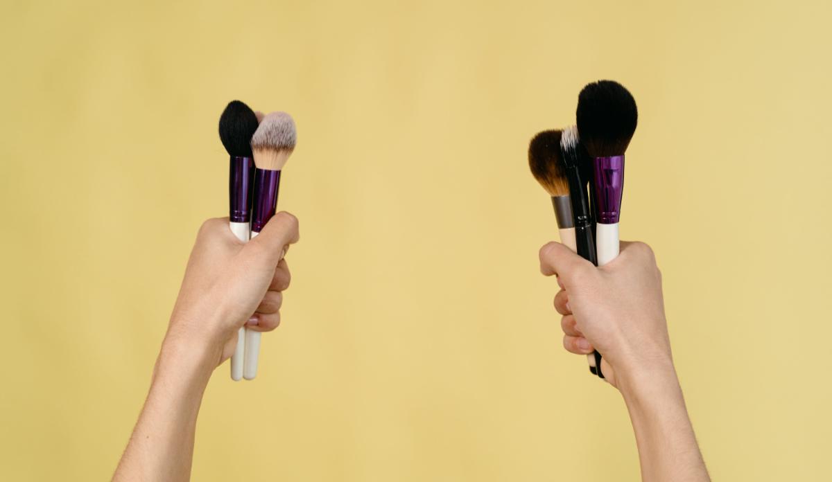 Cómo y por qué mantener limpias las brochas de maquillaje
