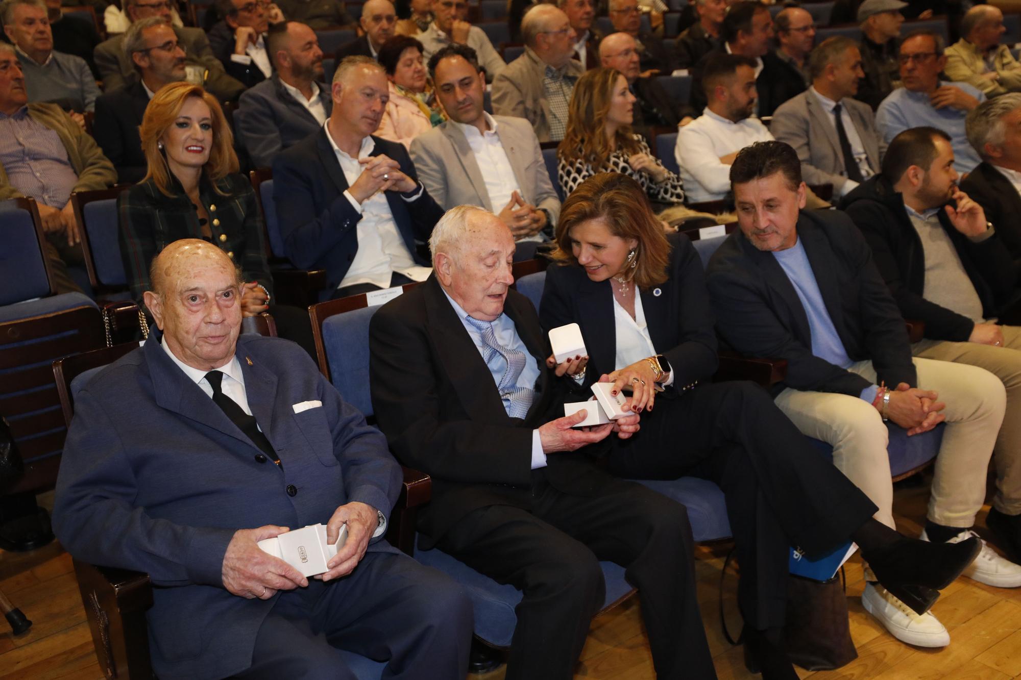 EN IMÁGENES: El Oviedo homenajea a sus abonados más antiguos