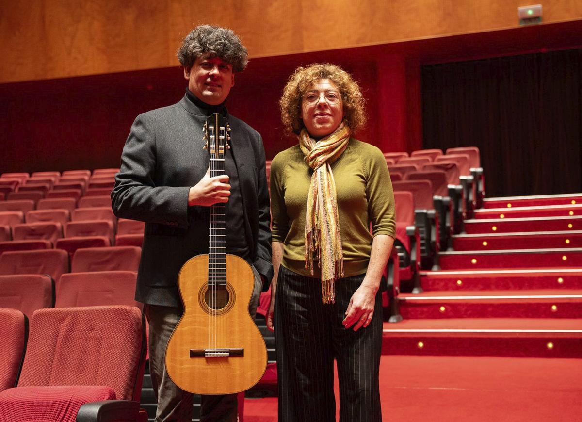 Samuel Diz e Sonsoles Vicente, no Teatro Municipal de Tui.   | // D.P.