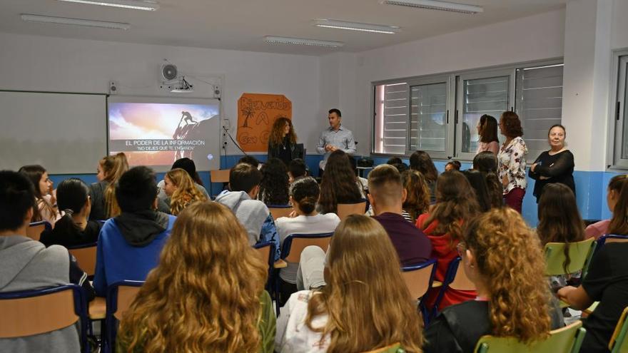 La Dj Sofía Cristo impartió una charla la semana pasada para concienciar sobre el consumo de drogas.