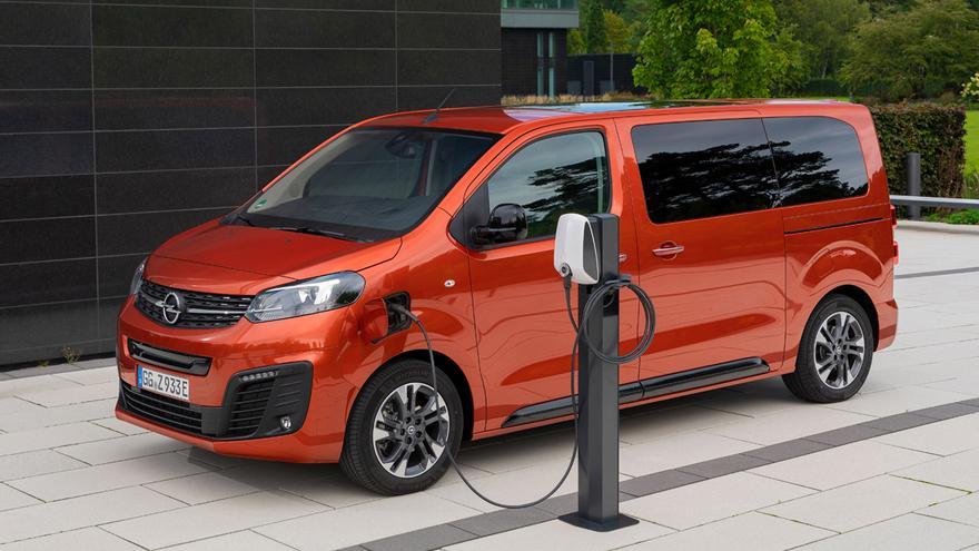 La Opel Zafira-e ofrece toda la economía de uso de la movilidad eléctrica a las necesidades de movilidad familiares o profesionales de transporte de pasajeros.