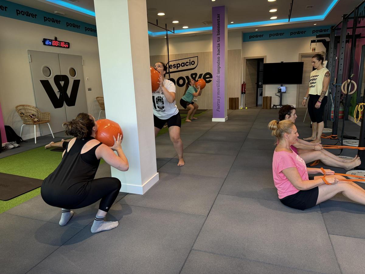 Ejercicio funcional respetando el suelo pélvico en Espacio Power