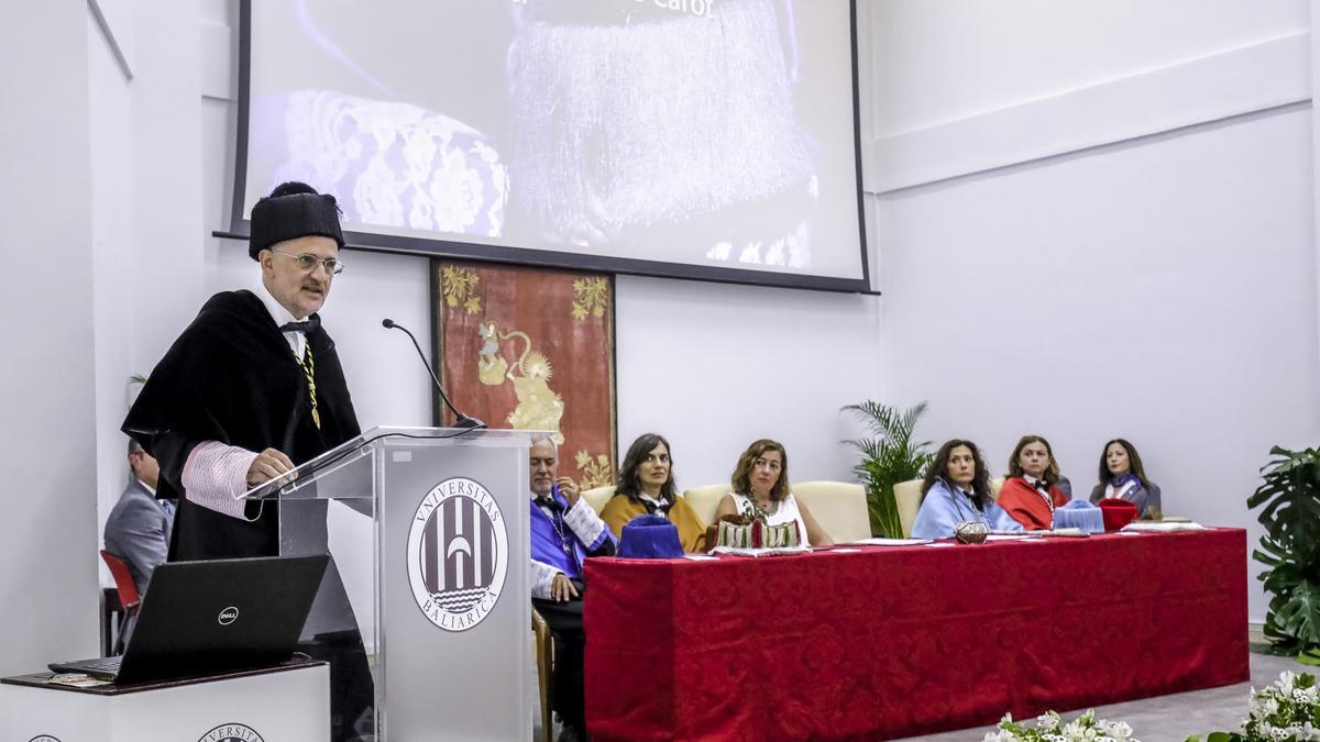 El rector de la UIB, Jaume Carot, durante su discurso de hoy.