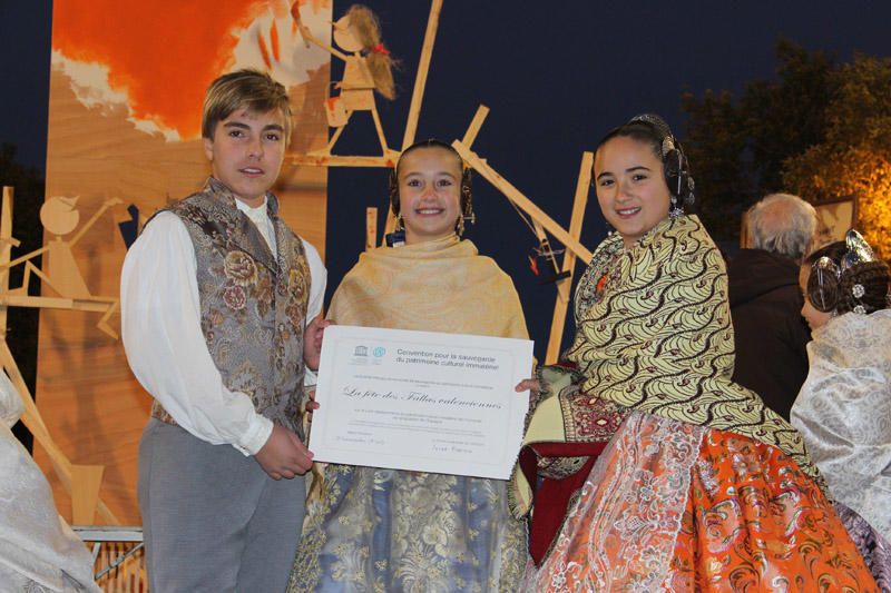 Entrega de los certificados de la Unesco a las Fallas infantiles