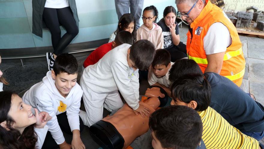 Alumnos de 5º y 6º de Primaria aprendieron a realizar reanimación cardiopulmonar.