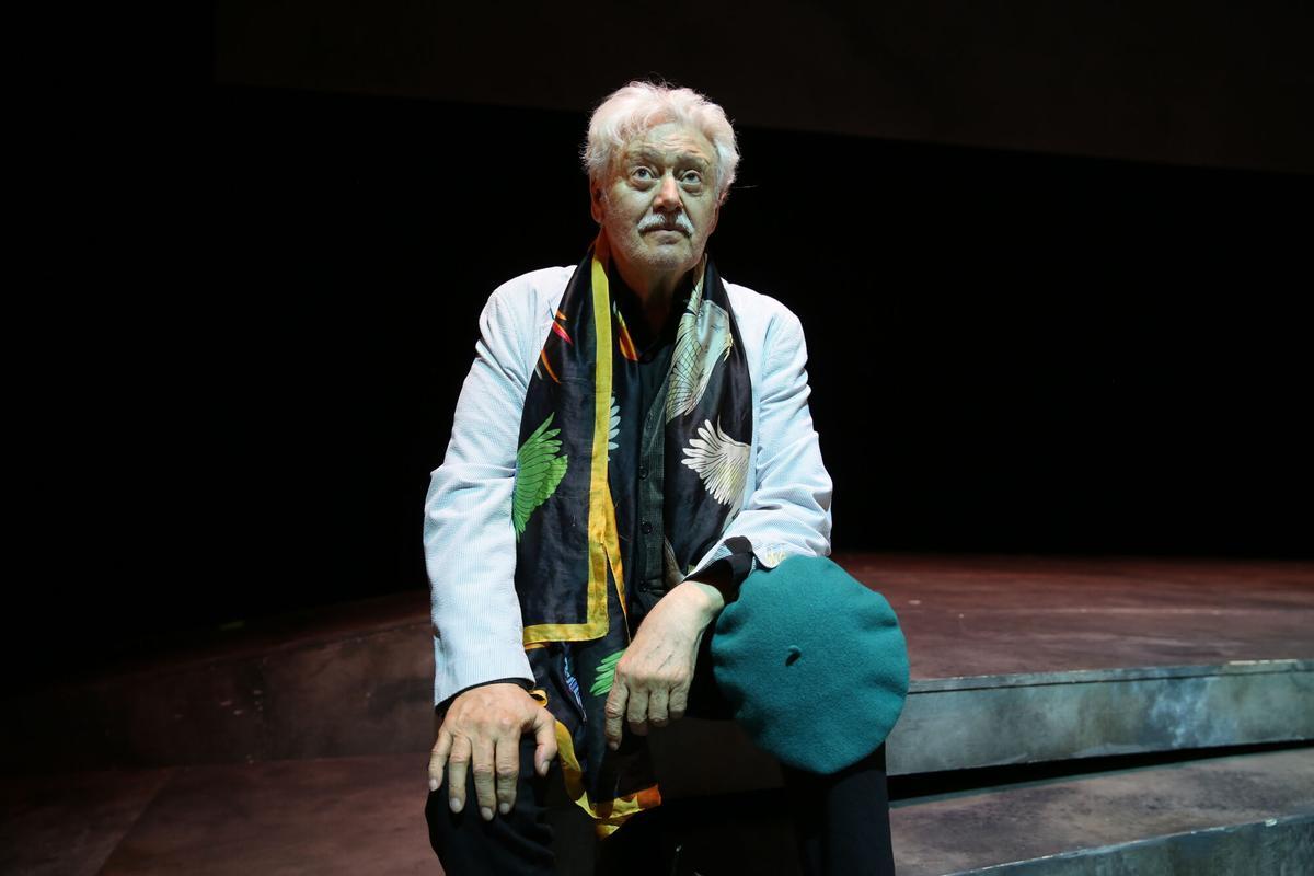 Mario Gas, actor y director de teatro, en el Teatro Apolo, donde dirige 'Todos pájaros'.