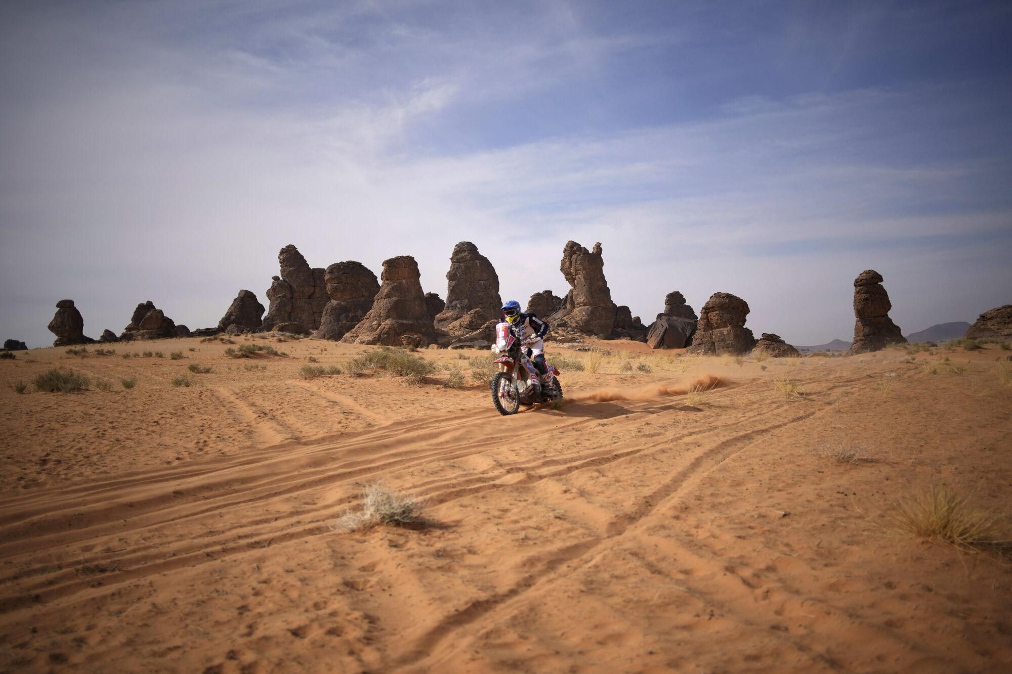 Rider Tiziano Interno competes during the fifth stage of the Dakar Rally between Alula and Hail, Saudi Arabia, Thursday, Jan. 9, 2025. (AP Photo/Christophe Ena). EDITORIAL USE ONLY / ONLY ITALY AND SPAIN