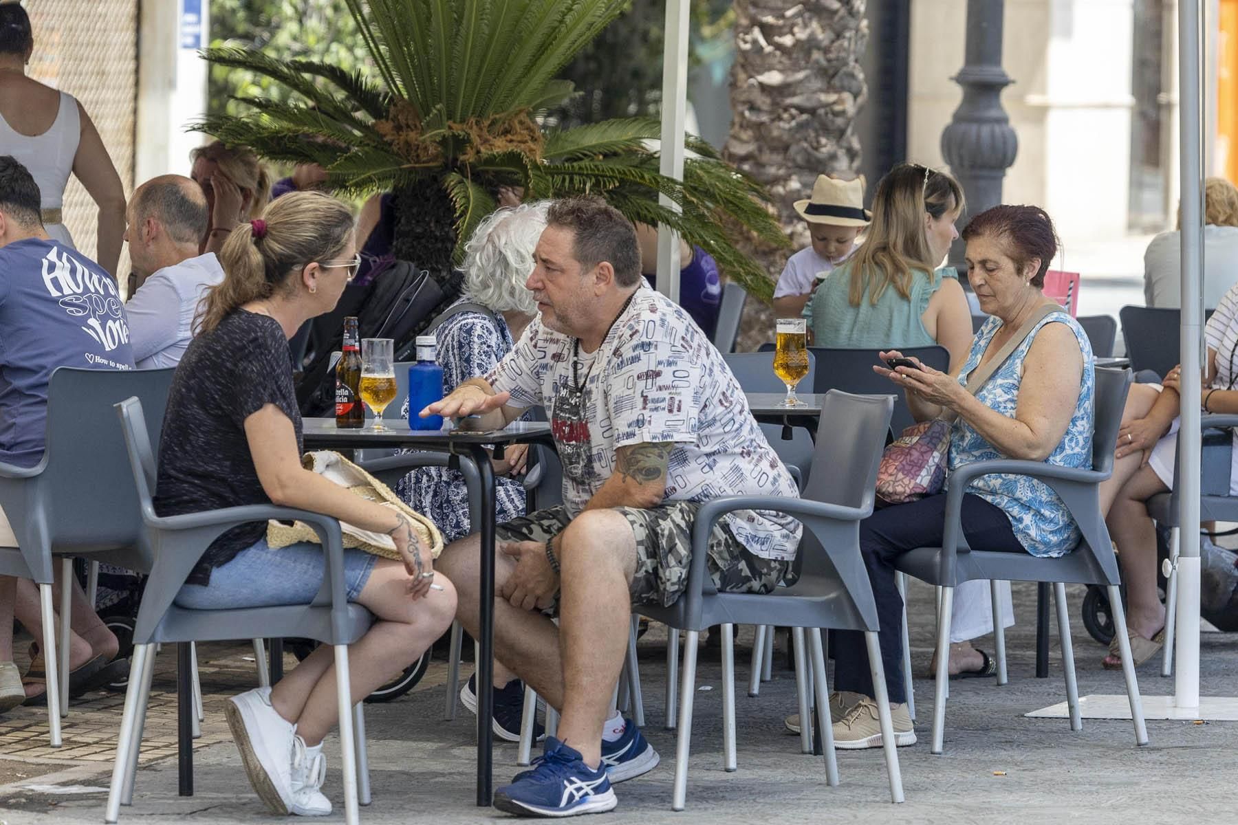 Hoteles y terrazas de Castellón, a tope en el primer fin de semana del verano