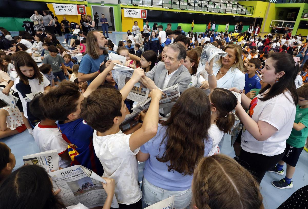 XI Premios «FARO DA ESCOLA» 2026: cientos de pequeños aprendices de periodismo en Navia