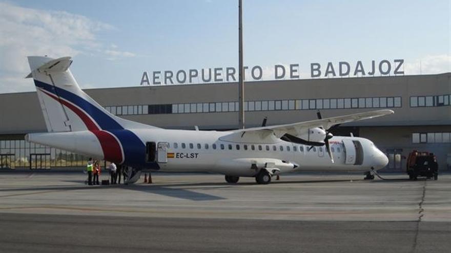 Un avión de Air Nostrum en el aeropuerto de Badajoz.